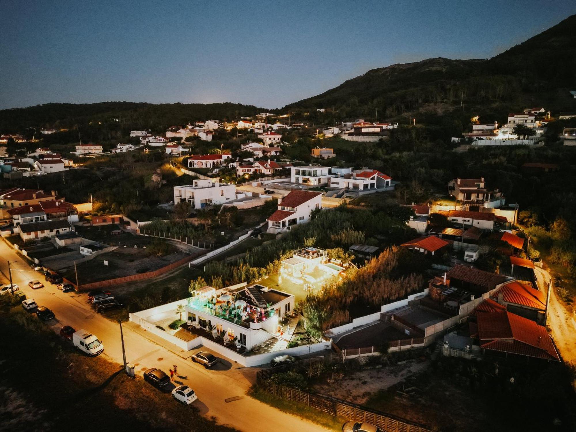 We Surf House Bed & Breakfast Фигейра да Фош Екстериор снимка