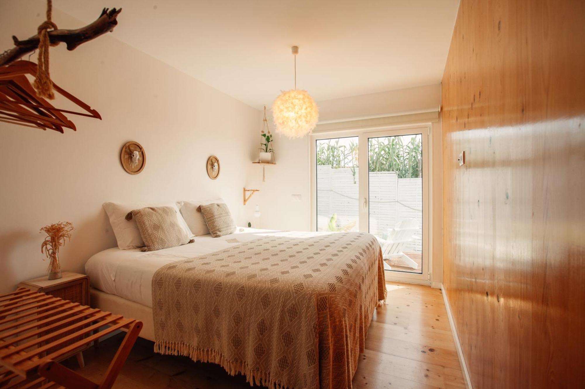 We Surf House Bed & Breakfast Фигейра да Фош Екстериор снимка