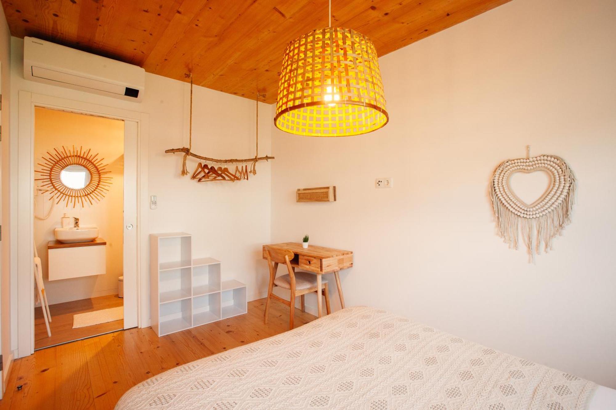 We Surf House Bed & Breakfast Фигейра да Фош Екстериор снимка